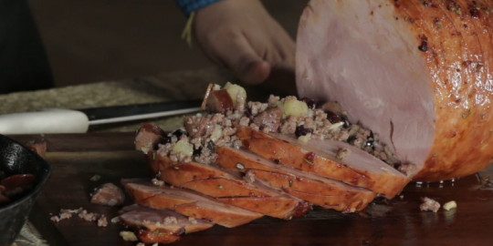 Legados de la tribu - Pierna con relleno de Salchicha Polaca Legados de la tribu - Pierna con relleno de Salchicha Polaca